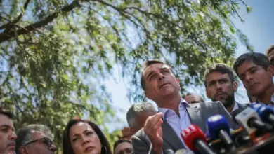 Flávio Bolsonaro reage a informação que preocupa aposentados e faz promessa durante campanha