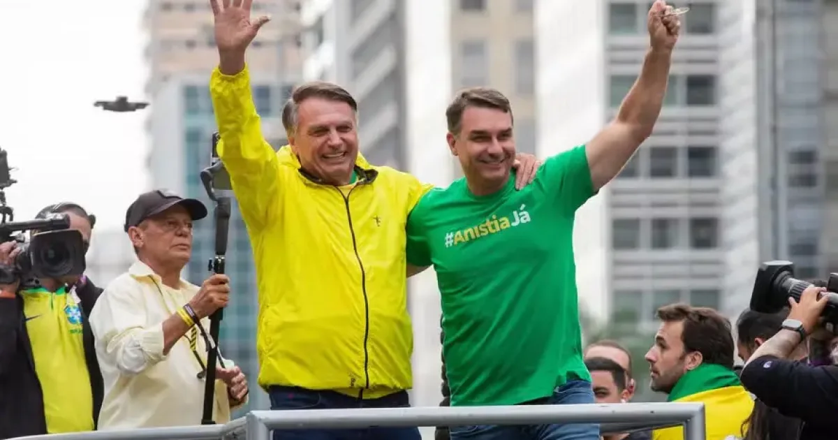Flávio Bolsonaro se pronuncia após confirmar vaga no 2º turno: O Brasil quer mudança