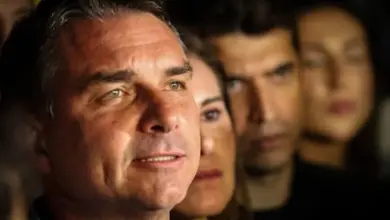 Flávio Bolsonaro supera em 5 milhões a votação do pai no 1º turno