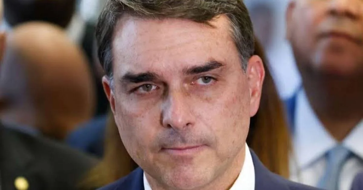Flávio Bolsonaro surpreende ao falar sobre o futuro das aposentadorias do INSS
