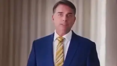 Flávio interrompe campanha, faz alerta sobre desinformação e reage a conteúdos falsos que circulam no 2º turno