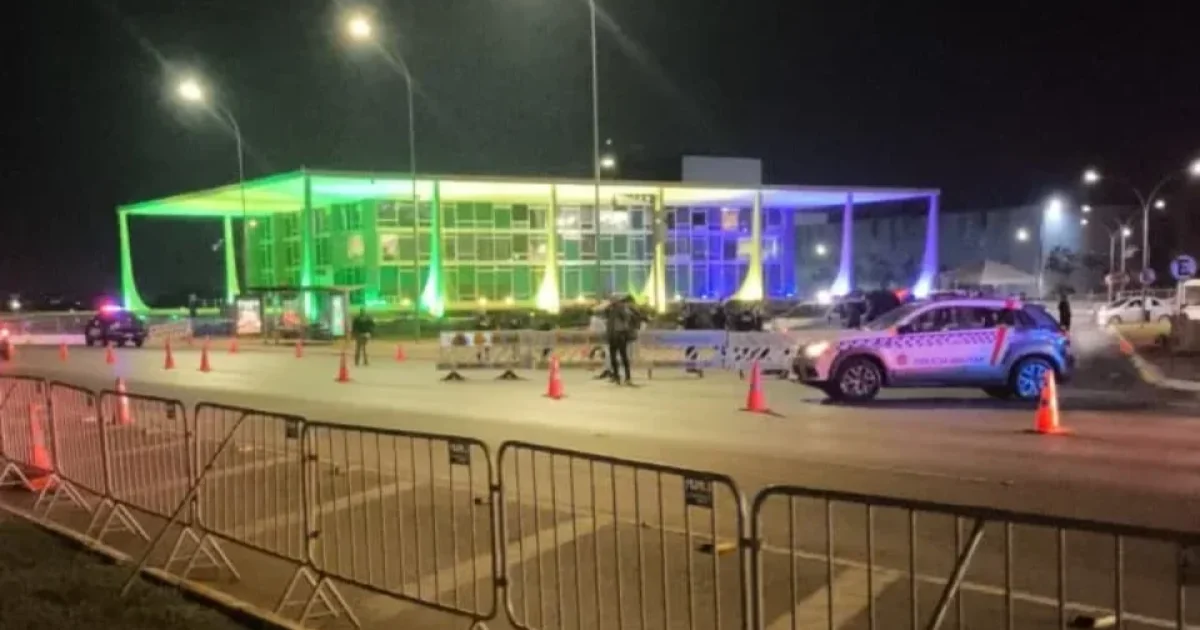 Homem é preso após arremessar mochila perto do STF e mobilizar esquadrão antibomba em Brasília