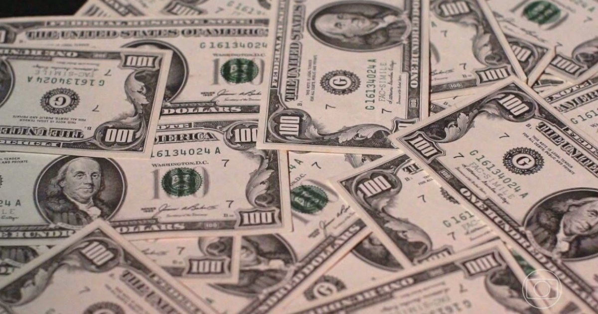 Ibovespa despenca mais de 15% após circuit breaker e dólar toca R$ 5,60 em pregão de forte estresse