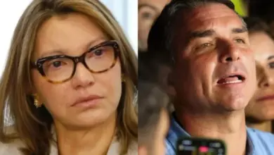 Janja sobe o tom contra Flávio Bolsonaro e faz alerta: Pode silenciar mulheres se eleito