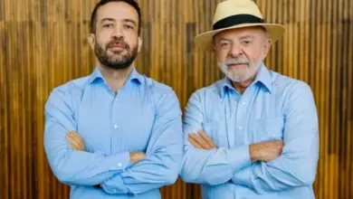 Janones reage a comentário de Lula sobre cariocas e divide a web
