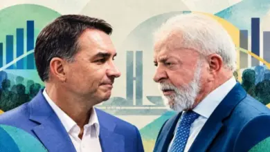 Lula e Flávio Bolsonaro encerram campanha em São Paulo