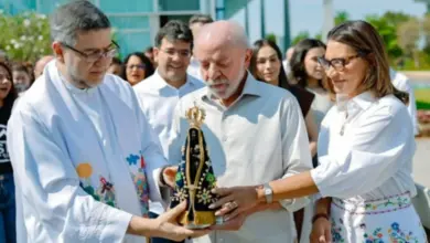 Lula participa de missa com Janja e faz declaração
