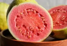 Médicos revelam o que comer goiaba pode causar no organismo