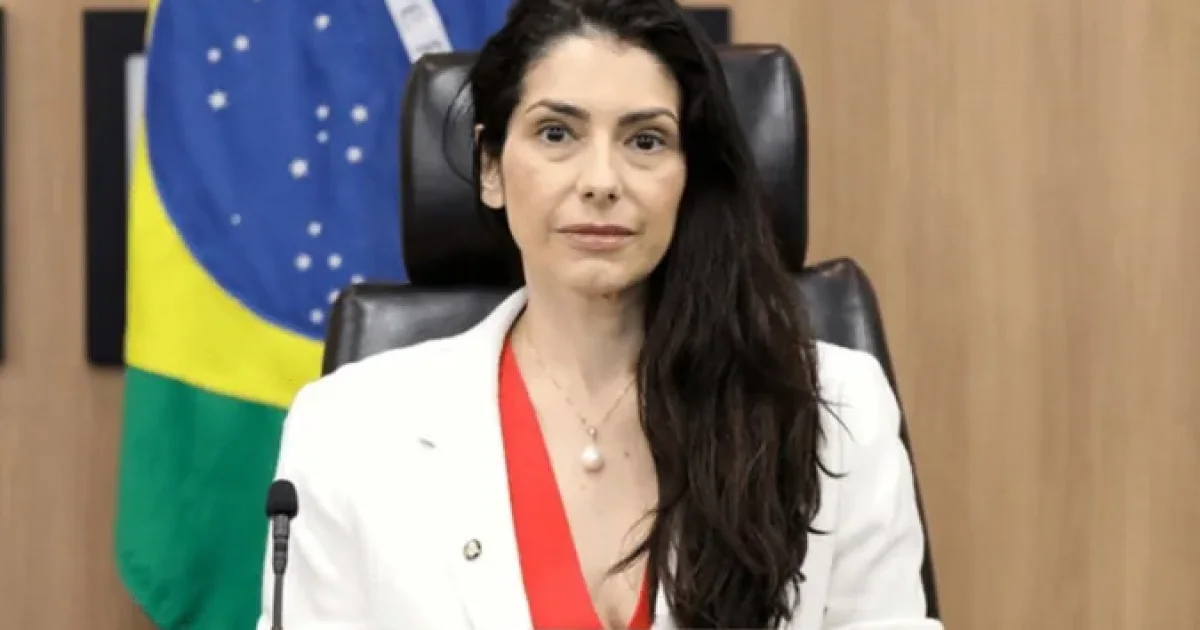 Ministra do TSE ganha destaque após decisão em debate e passado no governo Lula