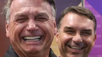 Moraes toma decisão sobre visitas de Flávio Bolsonaro ao pai e mantém restrições