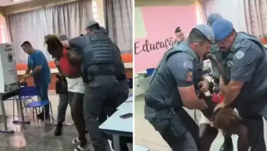 Mulher se recusa a sair da cabine, morde policial e acaba algemada em Franca