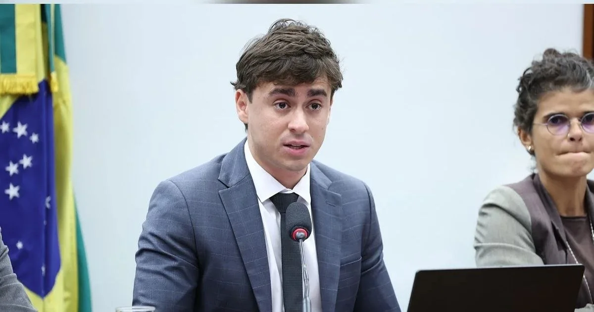 Nikolas deixa Carlos Bolsonaro fora de colinha eleitoral em Santa Catarina