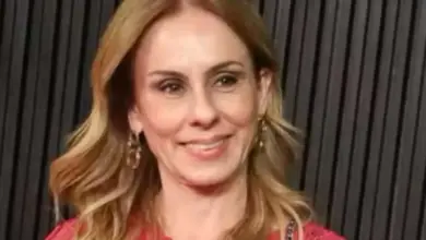 Novas mensagens detalham reservas de voos de Viviane Barci e cancelamento após prisão de Vorcaro
