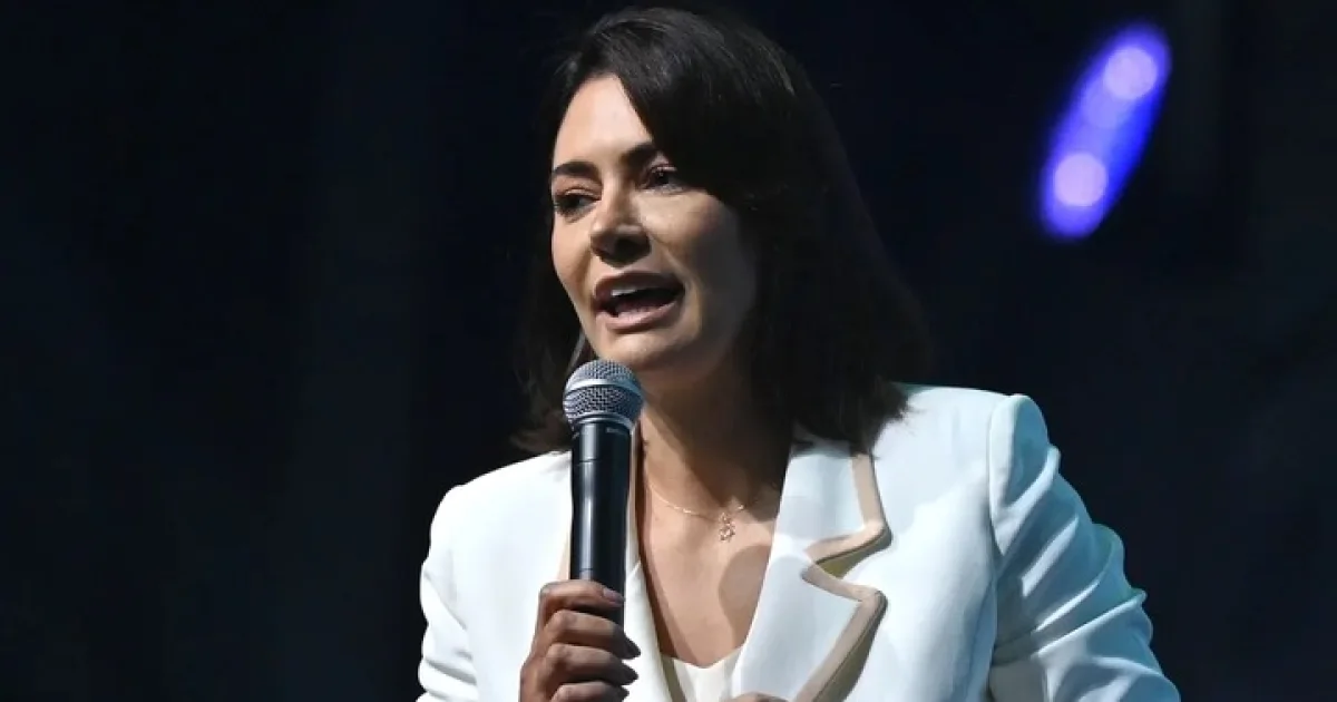 Nunes Marques manda à PGR ação de Michelle contra Janones por acusações