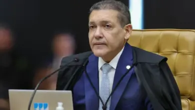 Nunes Marques reage às críticas e marca reunião com Lula e Flávio Bolsonaro