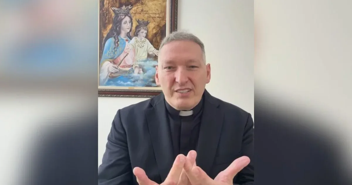 Padre Marcelo Rossi faz gesto durante vídeo e chama atenção nas redes sociais