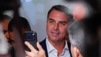 Polymarket mostra Flávio com 86%, mas site fica inacessível no Brasil; entenda o que aconteceu