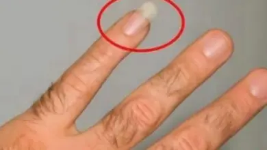 Por que algumas pessoas deixam a unha do dedo mindinho crescer tanto?