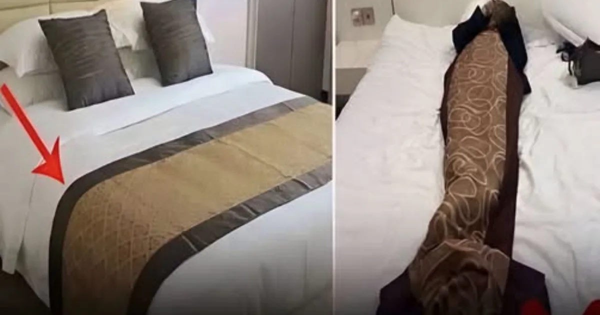 Por que os hotéis colocam uma faixa de tecido sobre a cama? Pouca gente conhece sua verdadeira utilidade