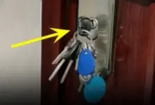 Por que você deve colocar a chave na porta antes de ir para a cama