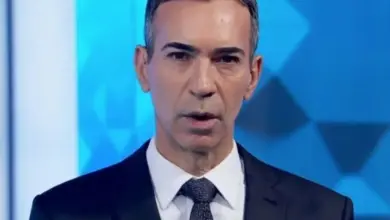Postura de César Tralli durante apuração eleitoral chama atenção