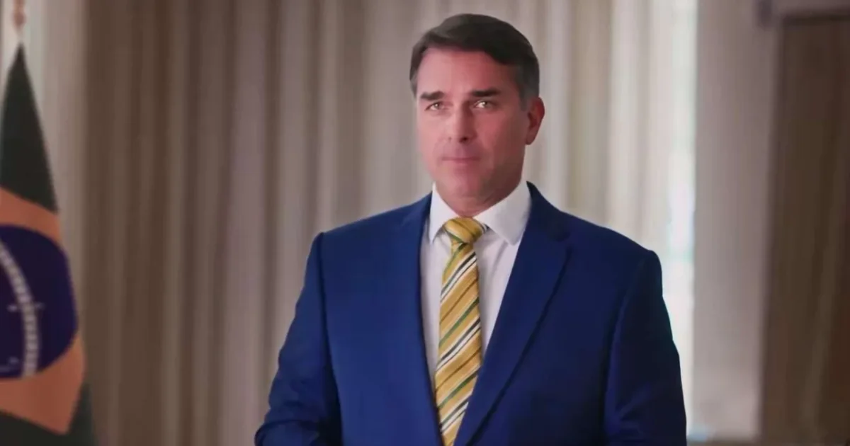 Propaganda de Flávio fica sem som na TV, candidato reage e TSE anuncia medida após falha inesperada