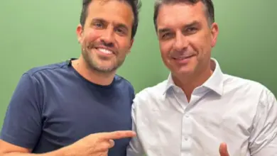 PT aciona o TSE e pede cassação da chapa de Flávio Bolsonaro