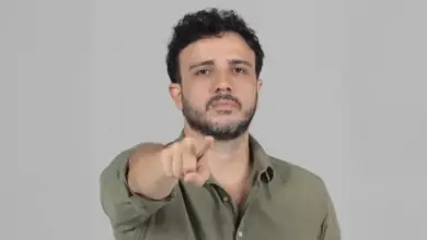 Renan Santos sobe o tom contra adversário e dispara: 'Flávio é o mais corrupto dos Bolsonaros'
