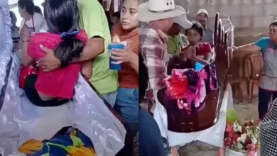 Ressuscitou? Jovem se levanta de caixão durante o próprio velório