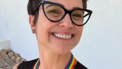 Sandra Annenberg se emociona ao falar sobre as eleições e destaca o peso do voto