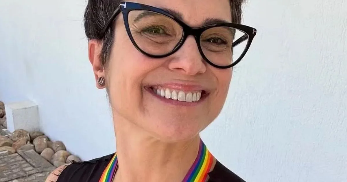 Sandra Annenberg se emociona ao falar sobre as eleições e destaca o peso do voto