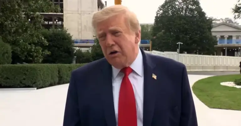 Trump é questionado sobre Flávio Bolsonaro e resposta chama atenção às vésperas da eleição