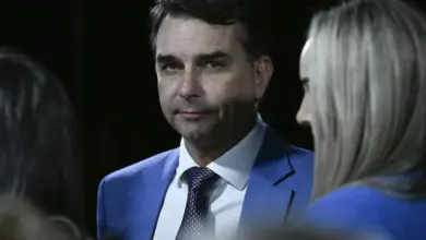 TSE abre apuração sobre falha misteriosa em propaganda de Flávio