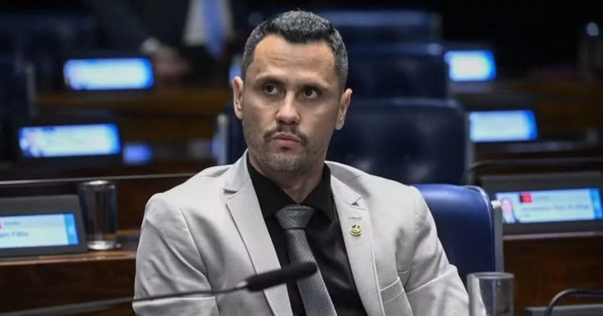 Um dia após ser eleito governador de MG, Cleitinho faz procedimento estético