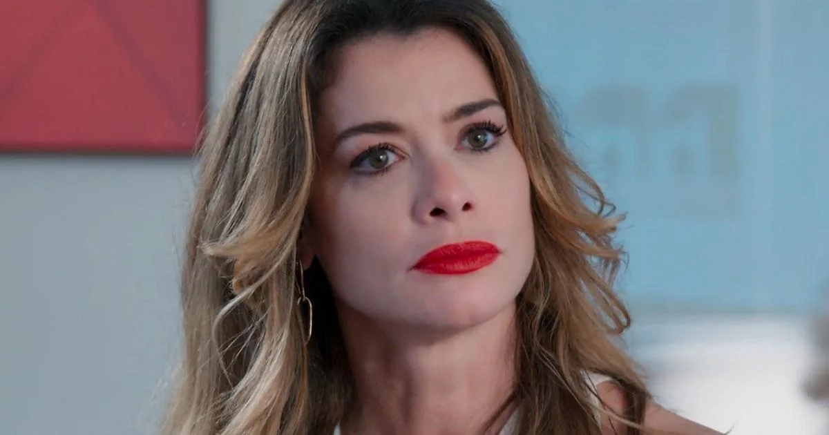 Vanessa invade a casa de Bela, é flagrada e passa por situação constrangedora em Por Você